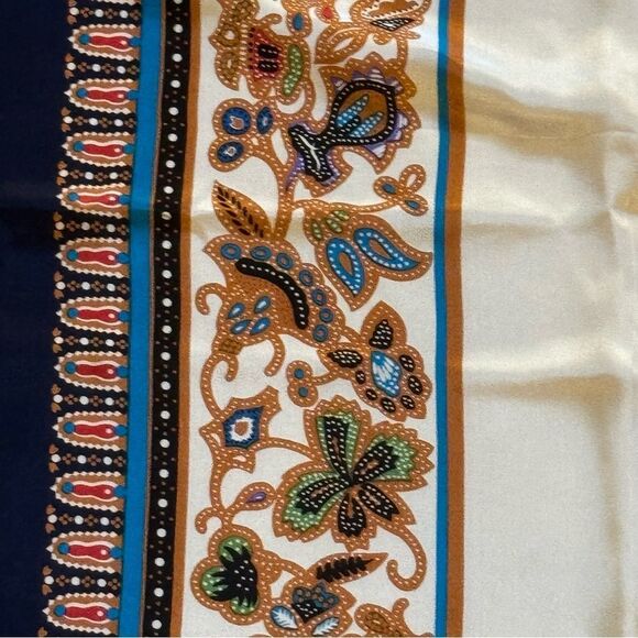 Vintage‎ Singapore Airlines 100% Silk Scarf - 33 inch Square - RARE! - Picture 2 of 5